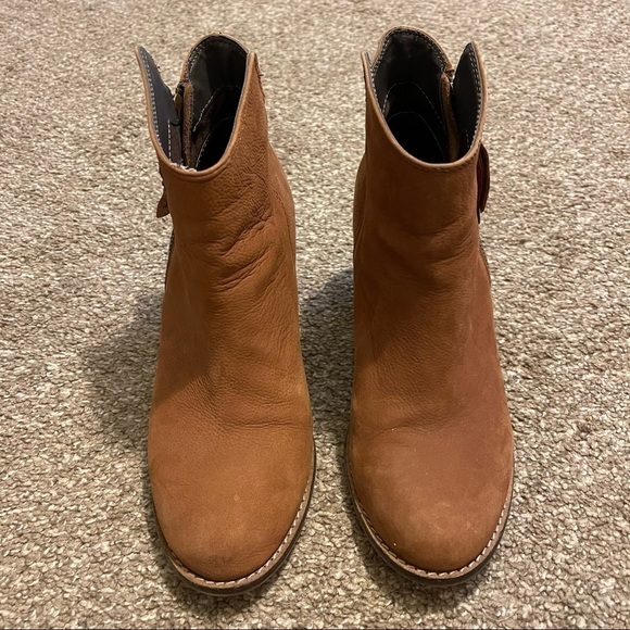 Steve Madden Whysper Leather Nubuck Zip Ankle Boot size 9B - Picture 4 of 8